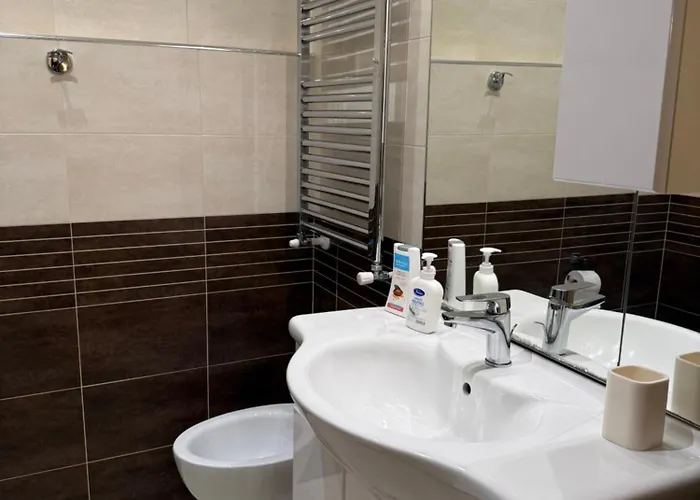 Glamour Center Of 4*